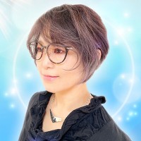 智彩(ちさ)先生