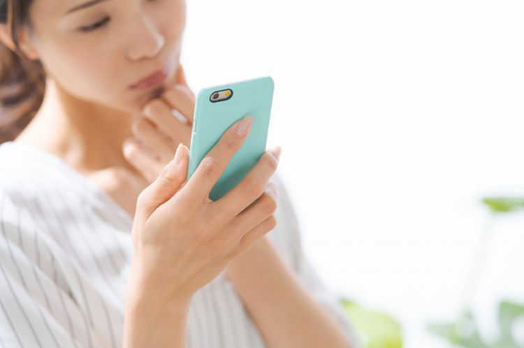 音信不通に悩む女性