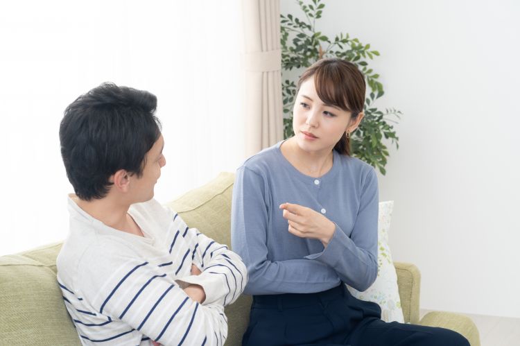 浮気を疑う女性